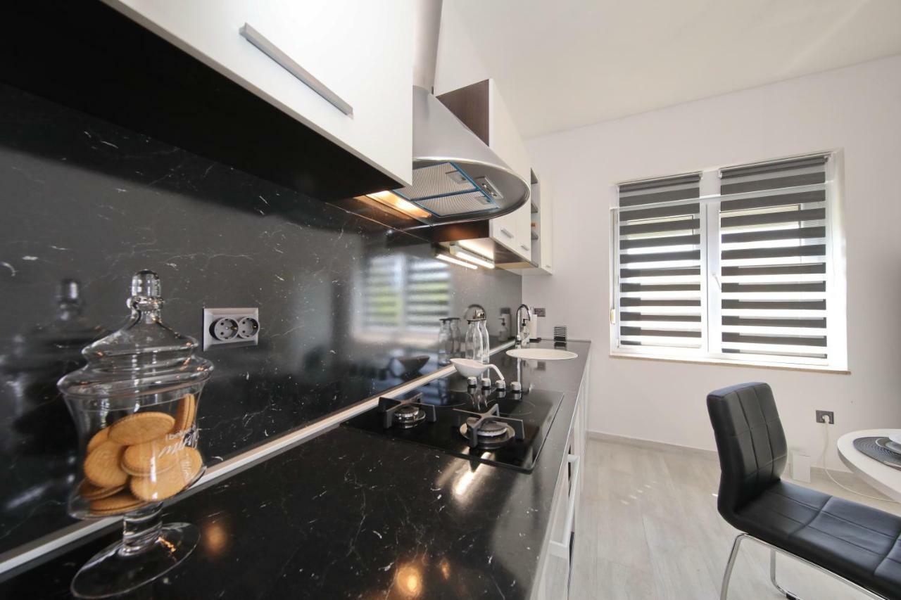 הוילה זאדאר Hacienda Mia With Pool And Yacuzzi, Free Parking מראה חיצוני תמונה