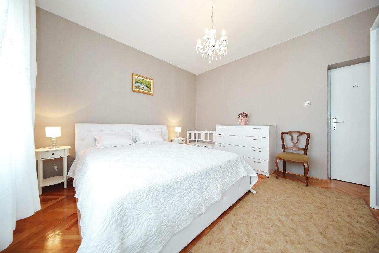הוילה זאדאר Hacienda Mia With Pool And Yacuzzi, Free Parking מראה חיצוני תמונה